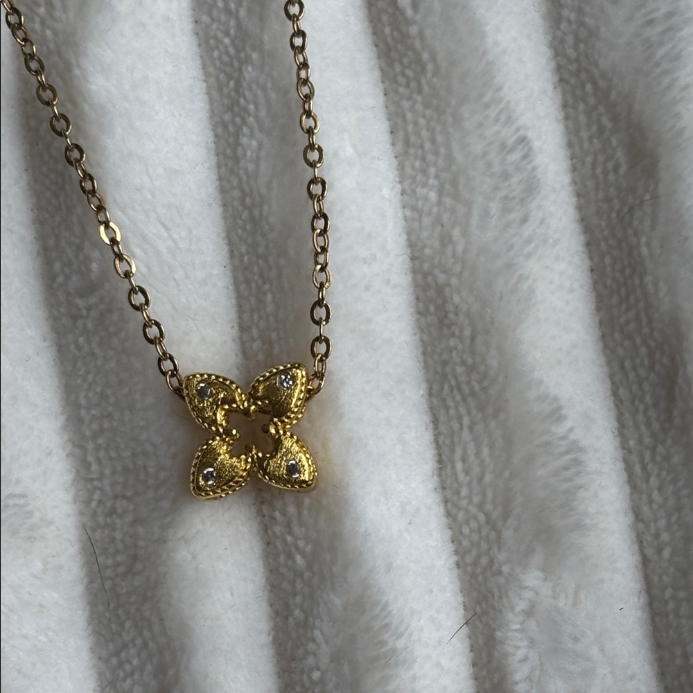 Gold Floral Clover Pendant Necklace - Women Jewelry